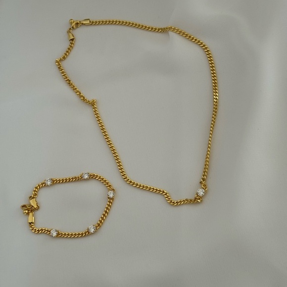 Elegant Gold and Silver Women's Jewelry Set - Picture 6 of 7